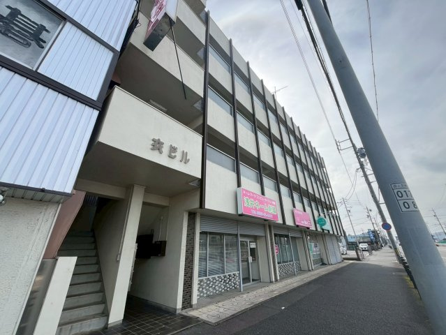衣ヶ原　衣ビルの外観