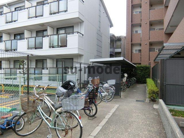 アンソレイエの駐車場