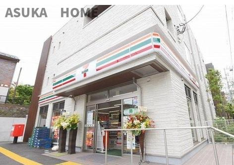 ニックハイム上大岡第６の周辺|セブン‐イレブン横浜大久保2丁目店まで140m 徒歩2分です。