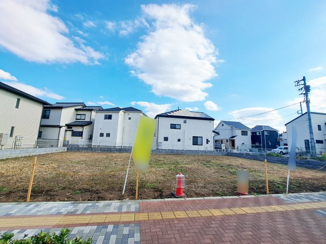 【外観】 | 東久留米市神宝町2丁目　建築条件付売地　全3区画　(保谷店) | 小・中学校まで徒歩7分以内。お子様のいるご家庭も安心の距離。