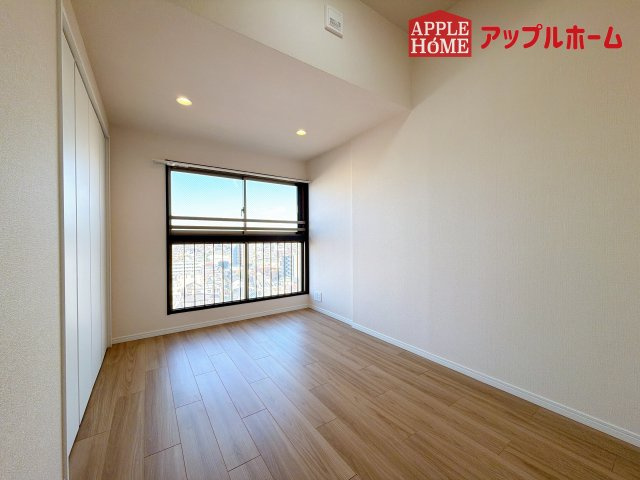 [中古住宅] ライオンズヴィアーレ大宮の洋室|居室は全室収納あり！たっぷりある収納活用でお部屋もキレイを保てます♪