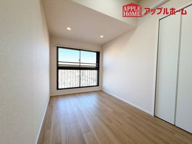 [中古住宅] ライオンズヴィアーレ大宮の洋室|居室は全室収納あり！たっぷりある収納活用でお部屋もキレイを保てます♪