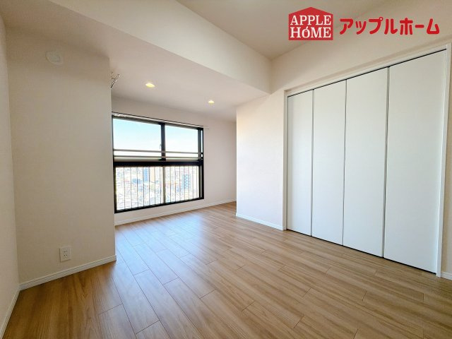 [中古住宅] ライオンズヴィアーレ大宮の洋室|居室は全室収納あり！たっぷりある収納活用でお部屋もキレイを保てます♪