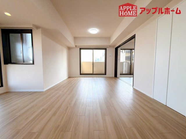 [中古住宅] ライオンズヴィアーレ大宮の居間・リビング|１日の長い時間を過ごす大切なリビングだから、広さ日当たりとことんこだわりましょう♪ぜひこの空間を実際にご体感ください！