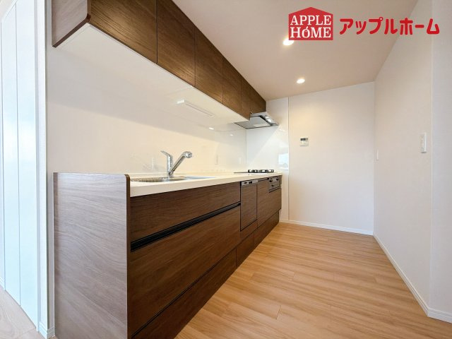 [中古住宅] ライオンズヴィアーレ大宮のキッチン|見栄えもよくお手入れもスムーズに出来ます。豊富な収納力もございますので、キッチンスペースをスッキリとお使い頂けそうです。