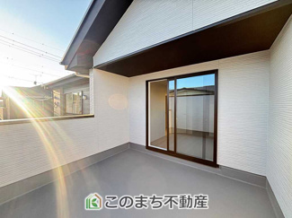 【バルコニー】 | LIGARE小山市土塔8期　1号棟 | 南向きのバルコニーは陽当り良好で、お洗濯物もよく乾きます！
