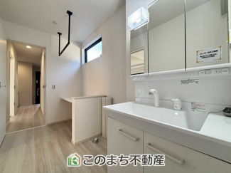 【洗面所】 | LIGARE小山市土塔8期　1号棟 | シャンプードレッサーで朝の身支度♪伸びるホースでお掃除も簡単清潔です！