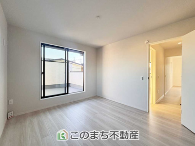 【洋室】 | LIGARE小山市土塔8期　1号棟 | 南向きで陽当たりの良い洋室♪風通しもよく快適です☆