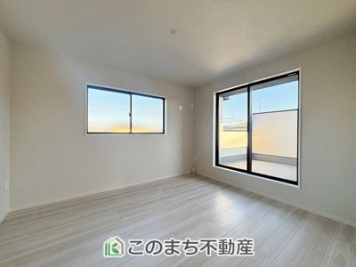 【洋室】 | LIGARE小山市土塔8期　1号棟 | 南向きで陽当たりの良い洋室♪風通しもよく快適です☆