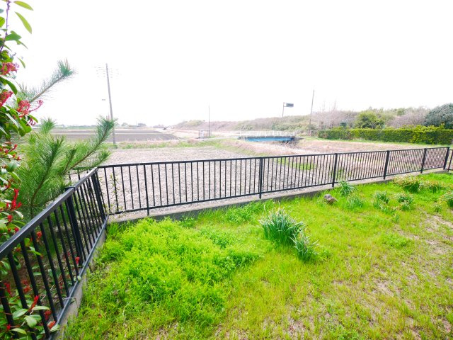 東金市台方　中古戸建の庭|平成14年1月築　4LDK  駐車2台可  スーパービックハウス徒歩約12分  閑静な分譲地