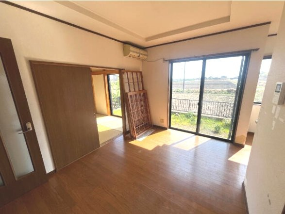東金市台方　中古戸建の居間・リビング|平成14年1月築　4LDK  駐車2台可  スーパービックハウス徒歩約12分  閑静な分譲地