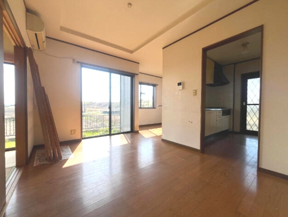 東金市台方　中古戸建の居間・リビング|平成14年1月築　4LDK  駐車2台可  スーパービックハウス徒歩約12分  閑静な分譲地