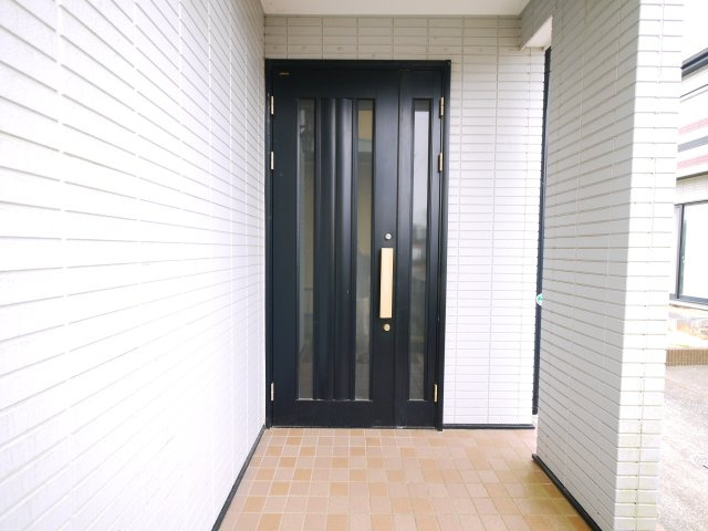 東金市台方　中古戸建の玄関|平成14年1月築　4LDK  駐車2台可  スーパービックハウス徒歩約12分  閑静な分譲地