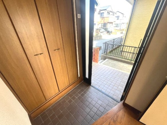 東金市台方　中古戸建の玄関|平成14年1月築　4LDK  駐車2台可  スーパービックハウス徒歩約12分  閑静な分譲地