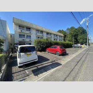 マンション宮西の駐車場