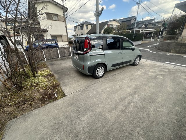 豊田市鴛鴨町上高根貸家の駐車場