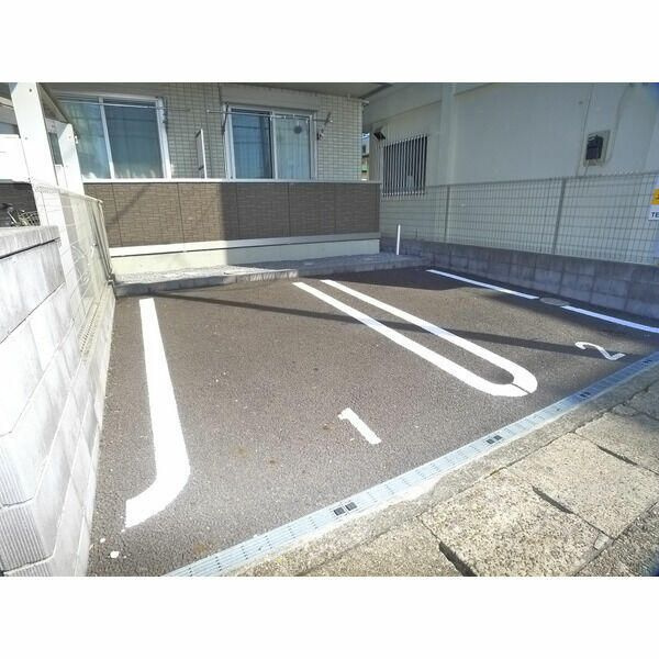 リトルフォレストの駐車場