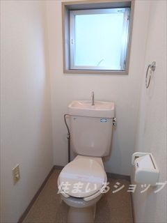 広島市安佐北区落合南２丁目のアパートのトイレ|コンセント・窓あり