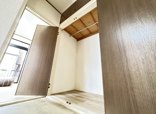 【収納】 | 富士見市水谷東3丁目　中古一戸建住宅　(志木本店) | 1階ホール収納。便利なハンガーパイプ付き。