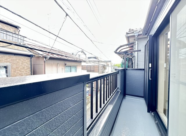 【バルコニー】 | 富士見市水谷東3丁目　中古一戸建住宅　(志木本店) | 南向きのバルコニー