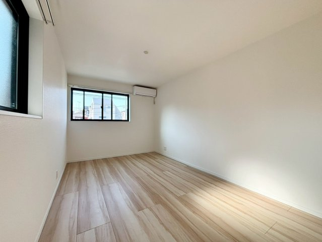 豊島区南長崎6丁目　新築戸建の居間・リビング|2階リビングは外からの視線が気にならない、寛ぎのプライベート空間！

現地ご見学希望・資料請求などお気軽にお問い合わせ下さい！
03-5990-5201
