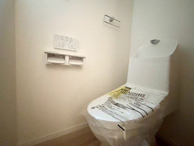 豊島区南長崎6丁目　新築戸建のトイレ|ウォシュレット付きのトイレはいつも快適！

現地ご見学希望・資料請求などお気軽にお問い合わせ下さい！
03-5990-5201