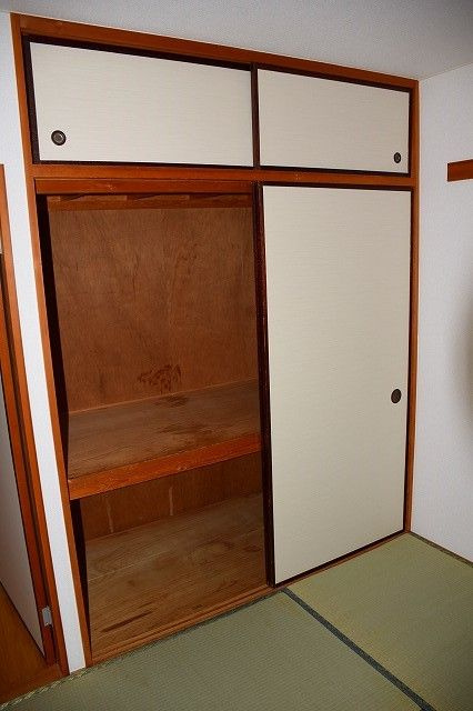 クレスト高見の収納