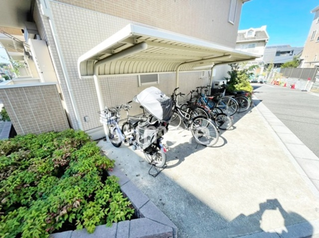 アイウィンドのその他共用部分|屋根付きの駐輪場です。