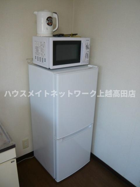 エイペックスⅠの設備|冷蔵庫　電子レンジ（参考同型122号室室内写真）