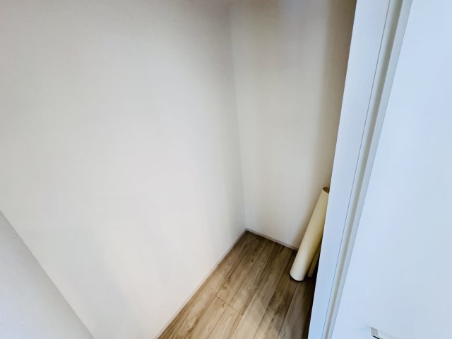 松戸市八ケ崎３丁目新築戸建【八ヶ崎第二小学校:６分】の収納|1Fリビング・ウォークインクローゼット