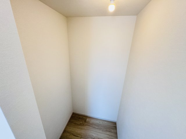 松戸市八ケ崎３丁目新築戸建【八ヶ崎第二小学校:６分】の収納|7.1帖寝室・ウォークインクローゼット