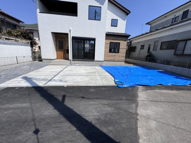 松戸市八ケ崎３丁目新築戸建【八ヶ崎第二小学校:６分】の駐車場|駐車スペース・並列3台駐車可
