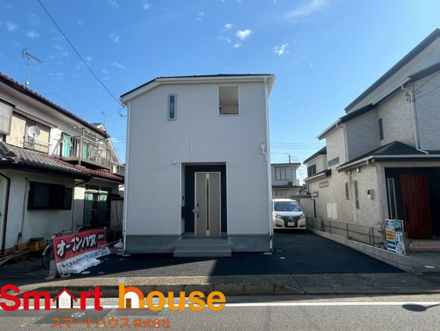 相模原市緑区町屋第36　新築1棟の外観|外壁が周囲の街並みと青空に生えるお洒落な仕上がり！周囲には高い建物のないエリア。青い空が大きく感じますね。