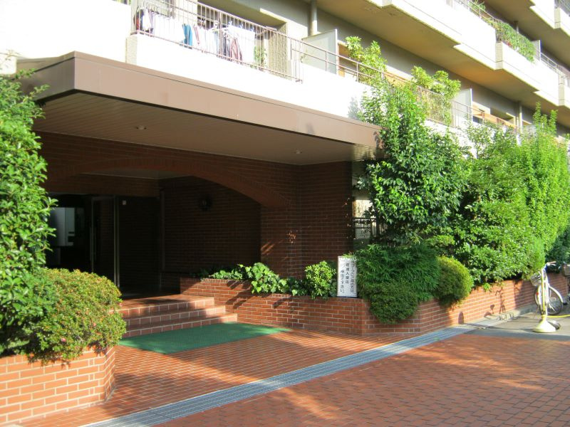 メープルコープ箕面のエントランス