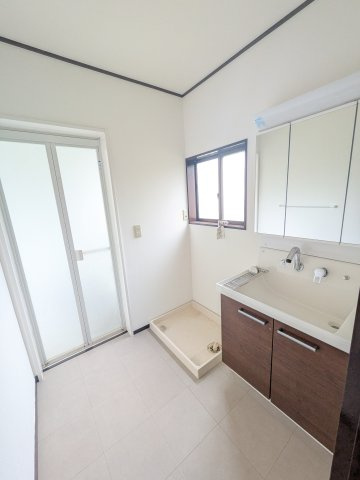 上麻生4丁目貸家の洗面所