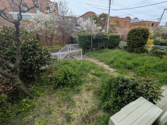 上麻生4丁目貸家の庭