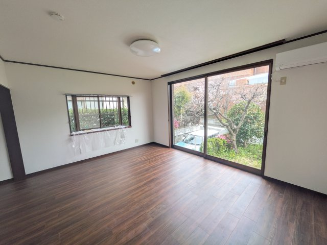 上麻生4丁目貸家の居間・リビング