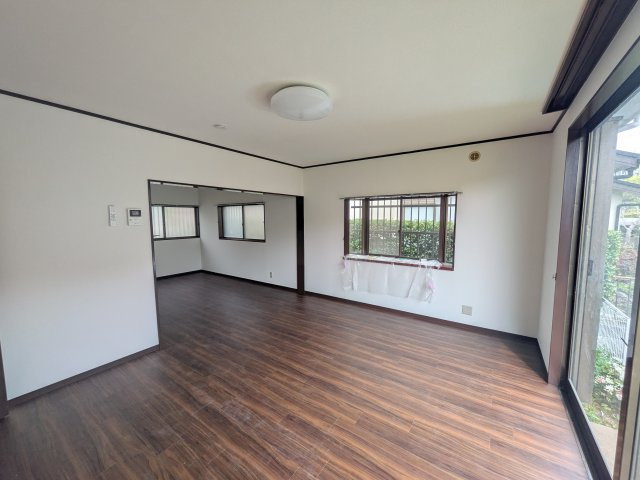 上麻生4丁目貸家の居間・リビング