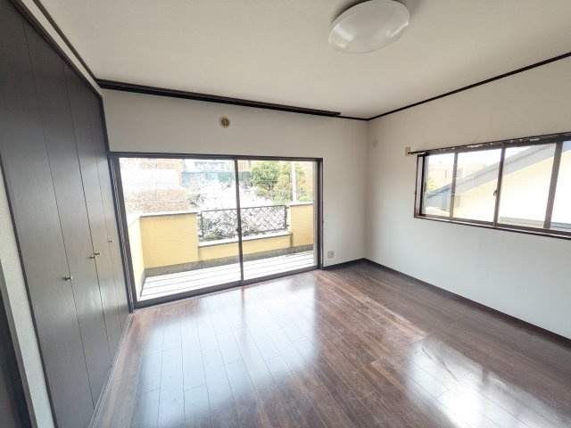 上麻生4丁目貸家の洋室