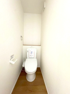 ーmokuーモクー小倉南区東貫1丁目2期　【小倉南区　新築戸建て】のトイレ|２階にもトイレ完備で助かりますね♪【小倉南区　新築戸建て】