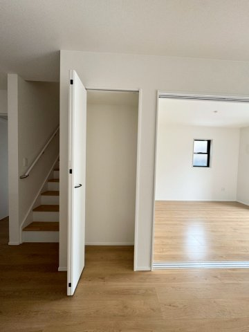 ーmokuーモクー小倉南区東貫1丁目2期　【小倉南区　新築戸建て】の収納|家族が集まるスペースをスッキリ見せる便利なリビング収納♪【小倉南区　新築戸建て】