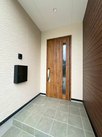 ーmokuーモクー小倉南区東貫1丁目2期　【小倉南区　新築戸建て】の玄関|訪問者を確認できるTVモニター付きインターホン付き♪【小倉南区　新築戸建て】
