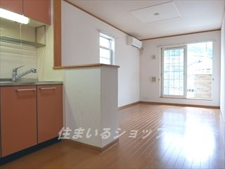 広島市安佐北区亀山７丁目のアパートの居間・リビング