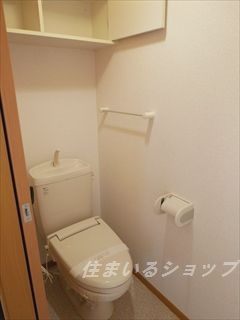 広島市安佐北区亀山７丁目のアパートのトイレ|暖房便座・収納あり