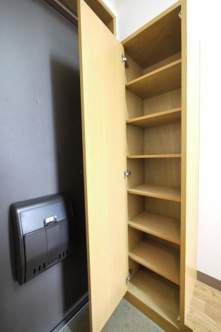 エレガンス京町の収納|※写真は別の部屋のものです。