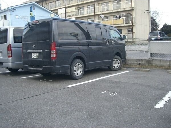ベルメゾン錦の駐車場