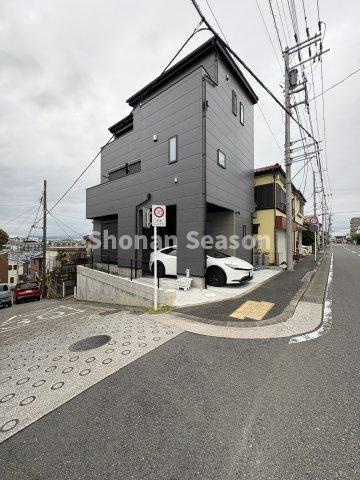 【現地画像あり】綾瀬市寺尾西2丁目　築後未入居　全1棟の外観|南東角地につき陽当たり＆開放感良好◎