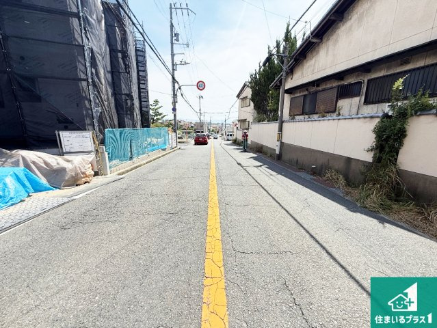 羽曳野市はびきの　新築一戸建ての前面道路含む現地写真|周辺は落ち着いた街並みの住宅地！子育てがしやすい住環境です！まだ未完成ですが、現地でしかわからない事もございます。是非一度ご覧ください。