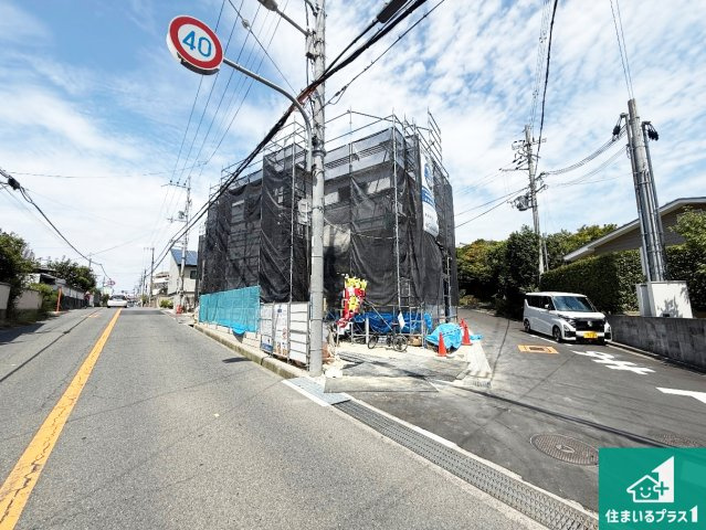 羽曳野市はびきの　新築一戸建ての前面道路含む現地写真|周辺は落ち着いた街並みの住宅地！子育てがしやすい住環境です！まだ未完成ですが、現地でしかわからない事もございます。是非一度ご覧ください。