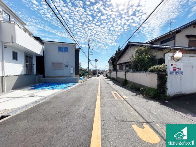 羽曳野市はびきの　新築一戸建ての前面道路含む現地写真|周辺は落ち着いた街並みの住宅地！子育てがしやすい住環境です！まだ未完成ですが、現地でしかわからない事もございます。是非一度ご覧ください。
